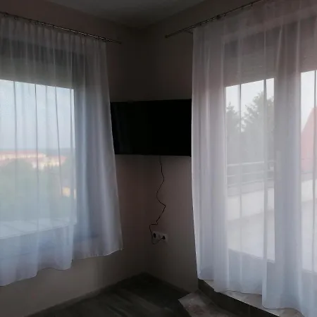 ホームステイ Aniko ザラカロシュ