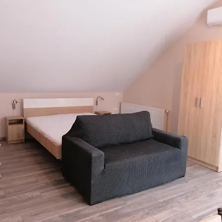 Aniko * ザラカロシュ