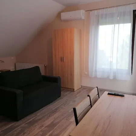 Aniko * ザラカロシュ